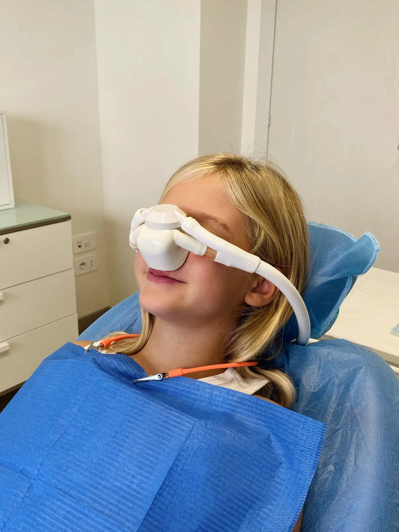 Bambina durante una seduta con sedazione cosciente